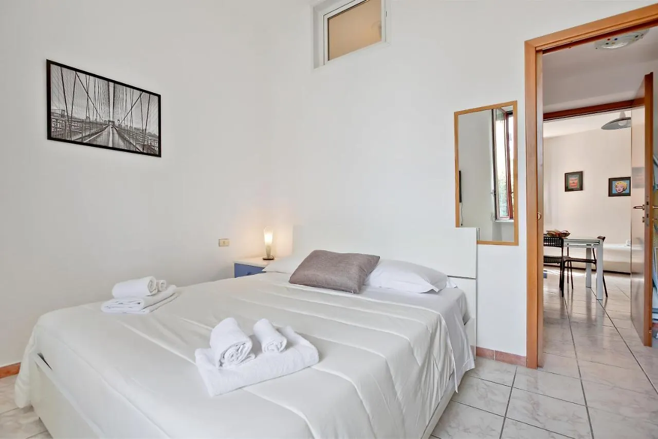 Cenisio Brilliant Flat Apartment Milan