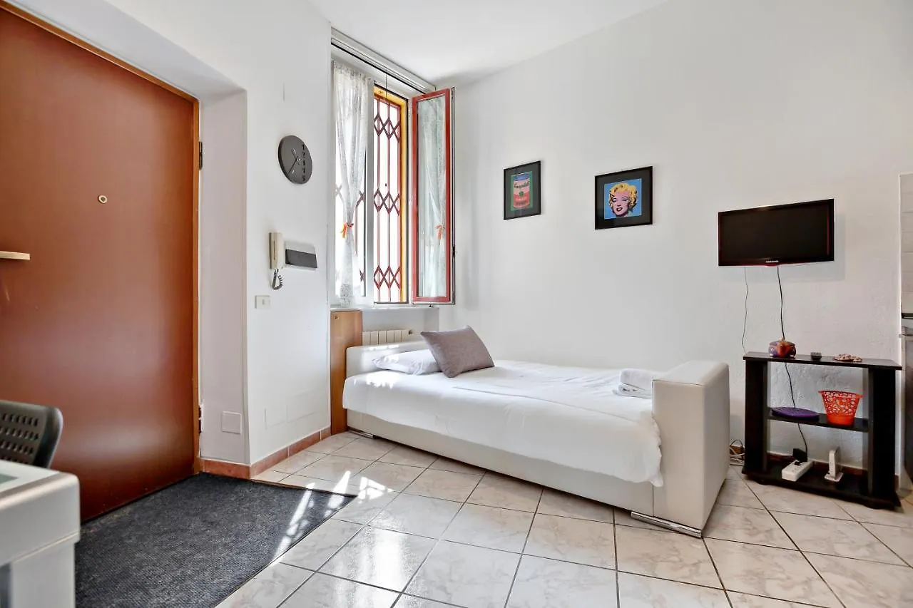 Cenisio Brilliant Flat Apartment Milan