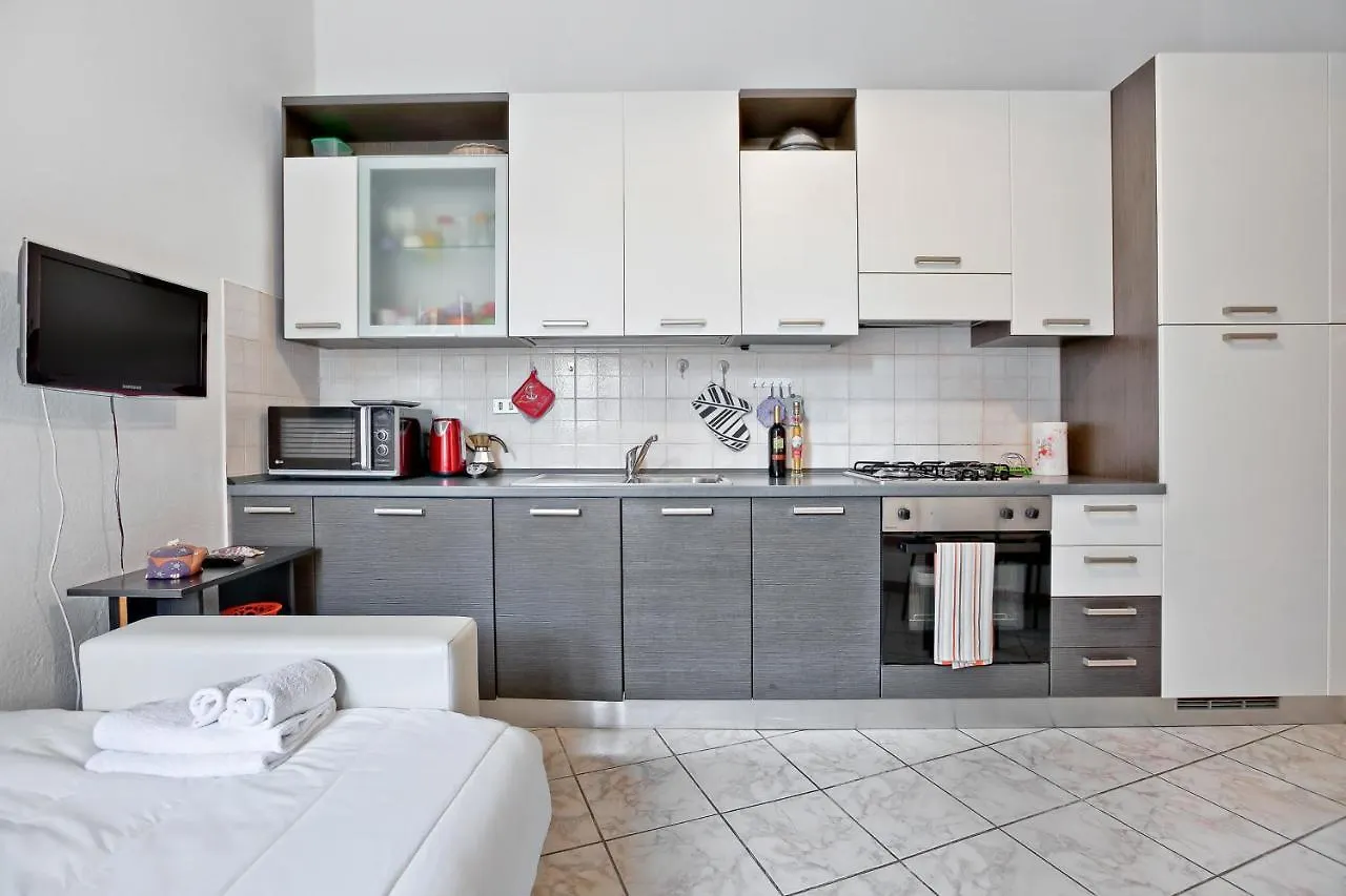 Cenisio Brilliant Flat Apartment Milan